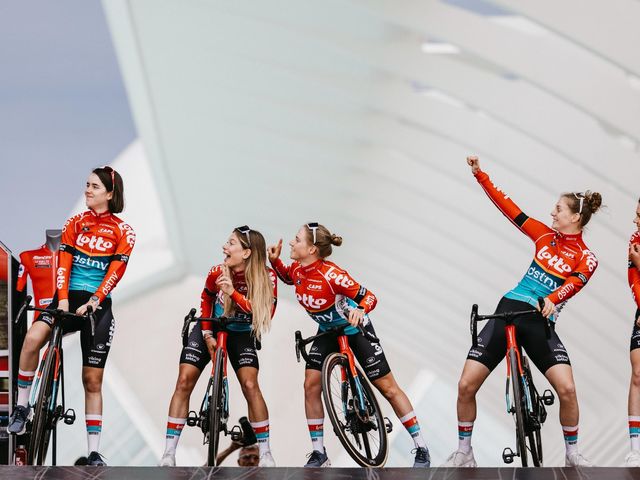Thalita de Jong préface La Vuelta Femenina, qui s’élance aujourd’hui