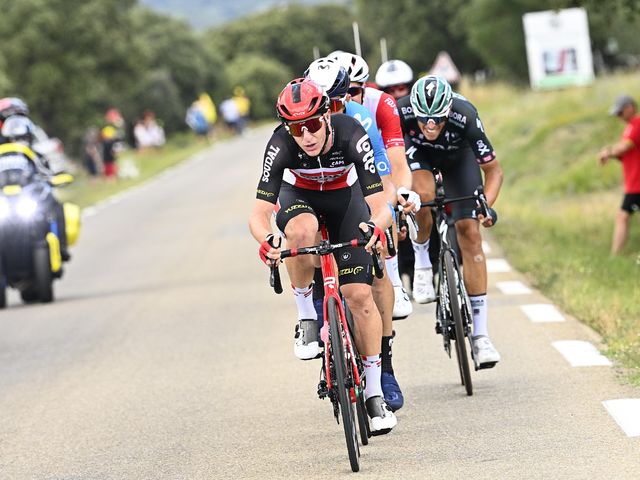 Harry Sweeny reaches out hand to stage win at the Tour