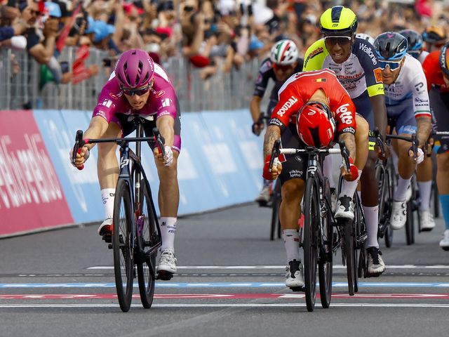 Caleb Ewan op zucht van ritwinst in rit zes van de Giro