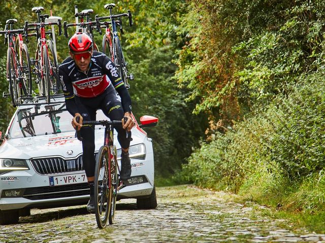 Philippe Gilbert: “De renner die het best overeind blijft, wint Parijs-Roubaix.”